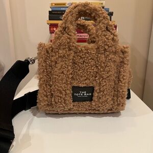 Marc Jacobs The Teddy Small Tote Bag camel.